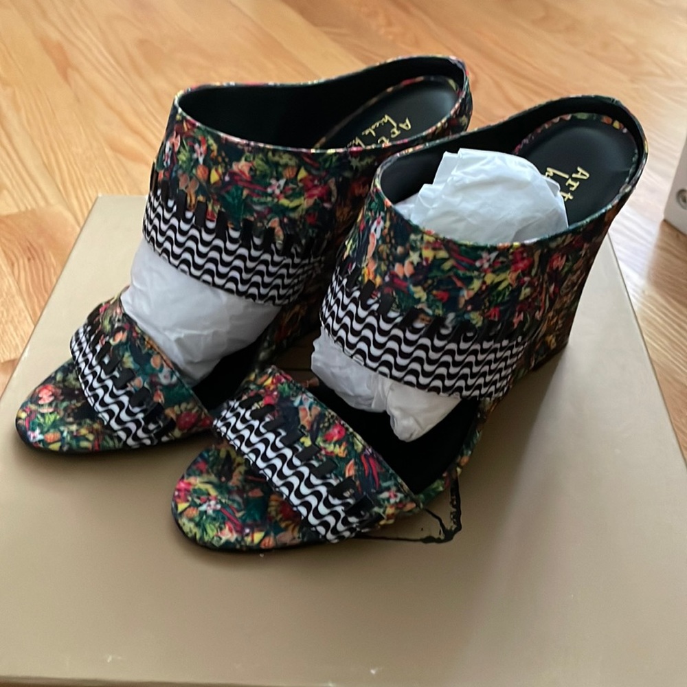 Nicole Miller tropical print 4.5in wedge heel